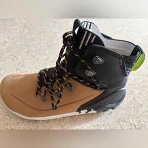 Women’s Size 8 Vivobarefoot Hiking boots